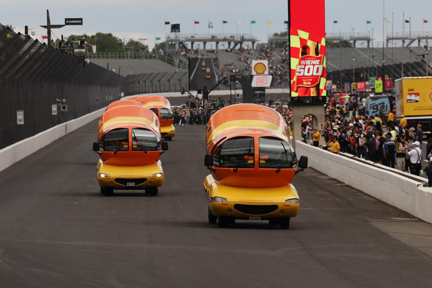 Crowd at the race
